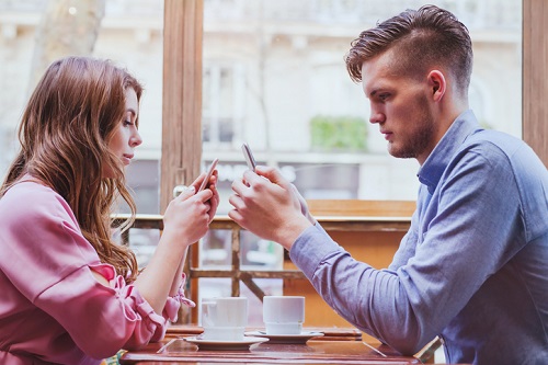 Are Smartphones Ruining our Romantic Relationships?